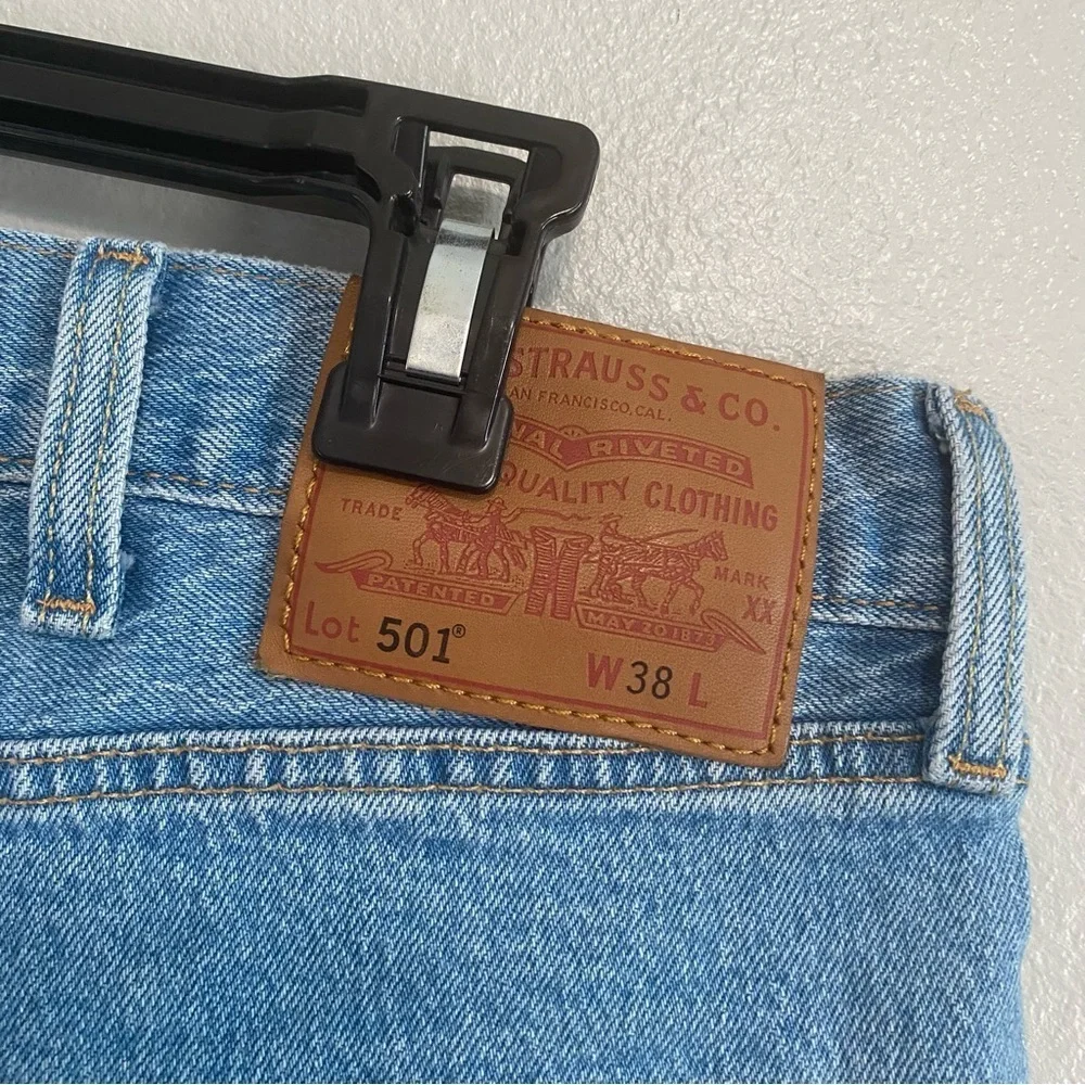 Levi's Men's Light Wash Raw Hem Button Fly Denim Shorts Size 38